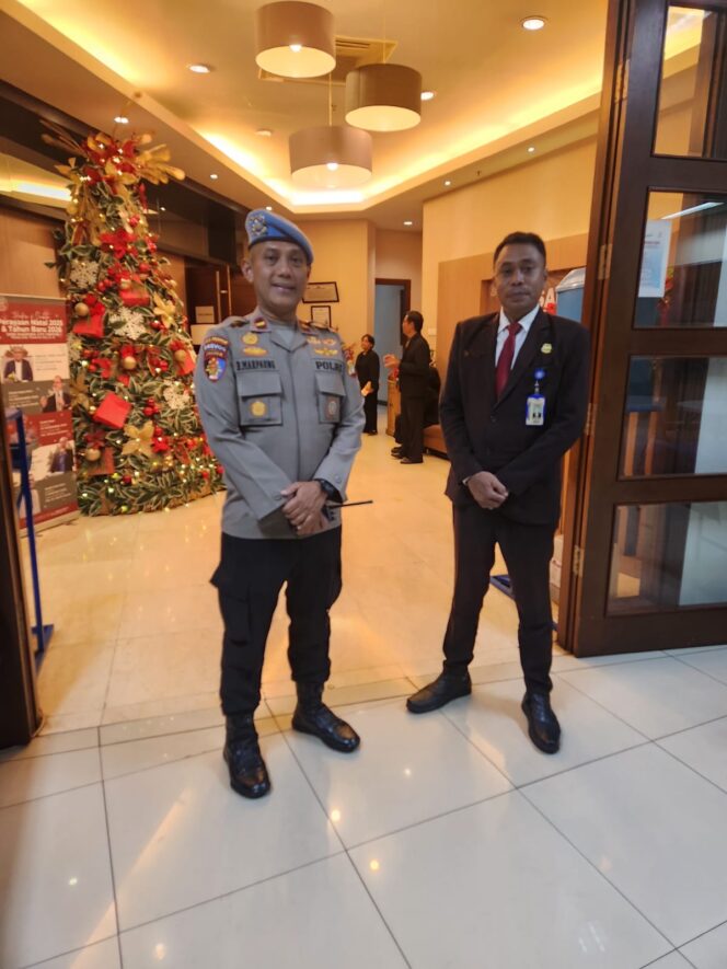 
					Polsek Metro Tanah Abang Laksanakan Pengamanan Ibadah Tahun Baru di GKRI Diaspora Thamrin City
