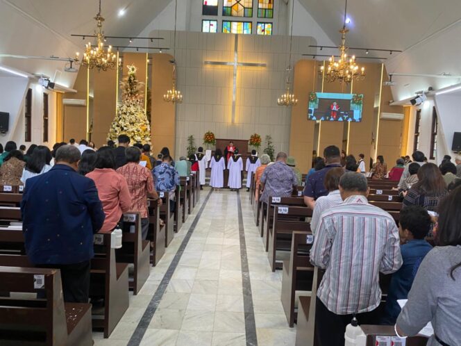 
					Ibadah Tahun Baru di Gereja GKPA Berlangsung Khidmat, Polsek Metro Tanah Abang Lakukan Pengamanan Humanis
