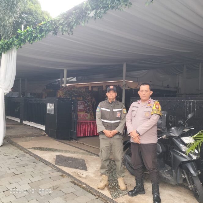 
					Polsek Metro Menteng Kawal Ibadah Misa Tahun Baru di GPIB Paulus Berjalan Aman