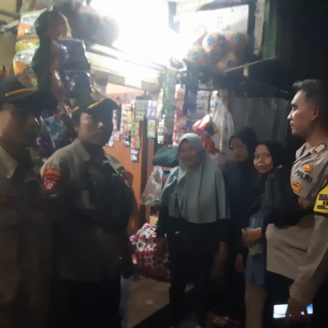
					Polisi Tindak Laporan 110, Wanita Tersesat di Sawah Besar Dibantu