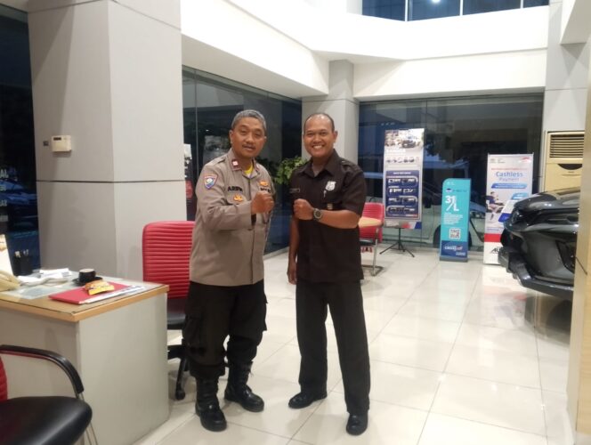 
					Bhabinkamtibmas Sambangi Ruko Mangga Dua, Perkuat Kamtibmas di Libur Nataru
