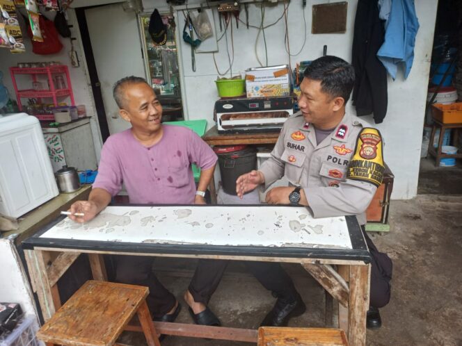 
					Bhabinkamtibmas Kelurahan Kebon Kacang RW 09 Gelar Sambang Warga untuk Perkuat Keamanan Lingkungan