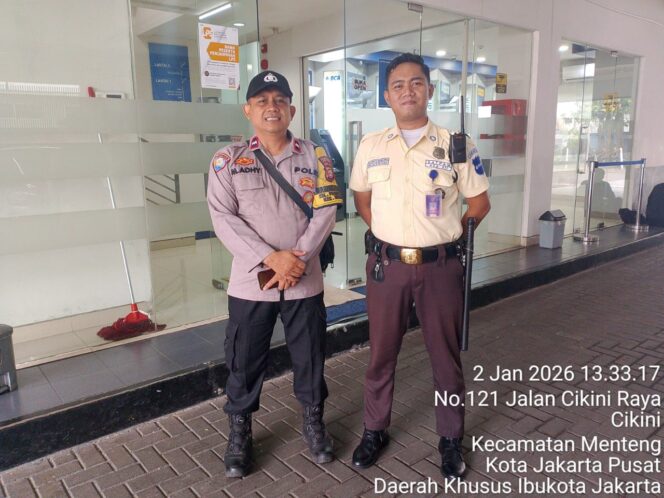 
					Perkuat Pengamanan Perbankan, Bhabinkamtibmas Sambangi Bank BCA Pegangsaan Timur