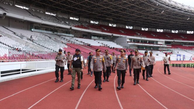 
					1.876 Personel Gabungan Layani Laga Persija Jakarta vs Persijap Jepara di GBK