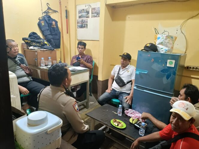 
					Ngopi Kamtibmas di Gunung Sahari Utara, Polisi dan Pokdarkamtibmas Bahas Keamanan Lingkungan