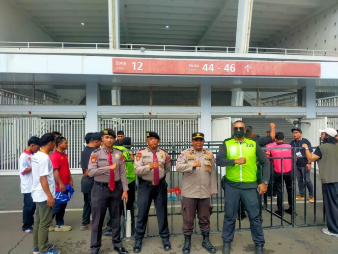 
					Pelayanan Pengamanan Laga Persija vs Persijap di Zona 12 SUGBK Berjalan Kondusif