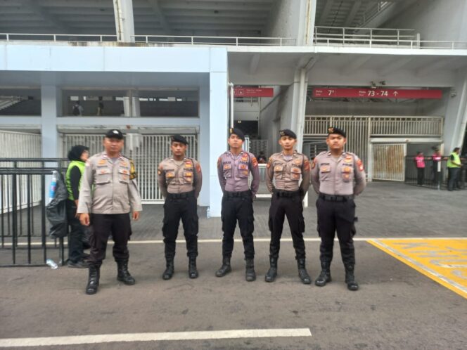 
					Pelayanan Pertandingan Persija vs Persijap di Zona 7 SUGBK Berjalan Kondusif, Polri Kerahkan 13 Personel