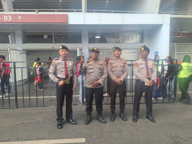 
					Pelayanan Pertandingan Persija vs Persijap Berjalan Kondusif, Polri Kerahkan 13 Personel di Pintu Masuk Zona I