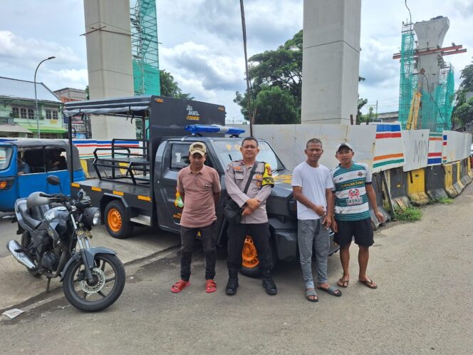 
					Bhabinkamtibmas Pegangsaan Bersama Warga Jaga Perbatasan, Cegah Keterlibatan Tawuran