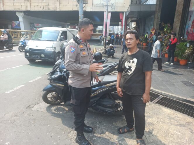 
					Polsek Metro Tanah Abang Gelar Sambang dan Patroli ke Pangkalan Ojek di Kebon Kacang