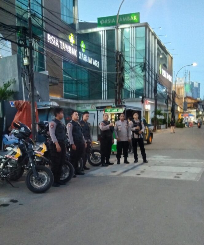 
					Kapolsubsektor Latuharhari Pimpin Pengamanan Perbatasan, Cegah Warga Pegangsaan Terlibat Tawuran