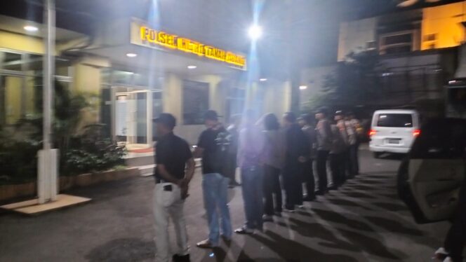 
					Polsek Metro Tanah Abang Gelar Patroli Ops Cipta Kondisi untuk Jaga Stabilitas Kamtibmas