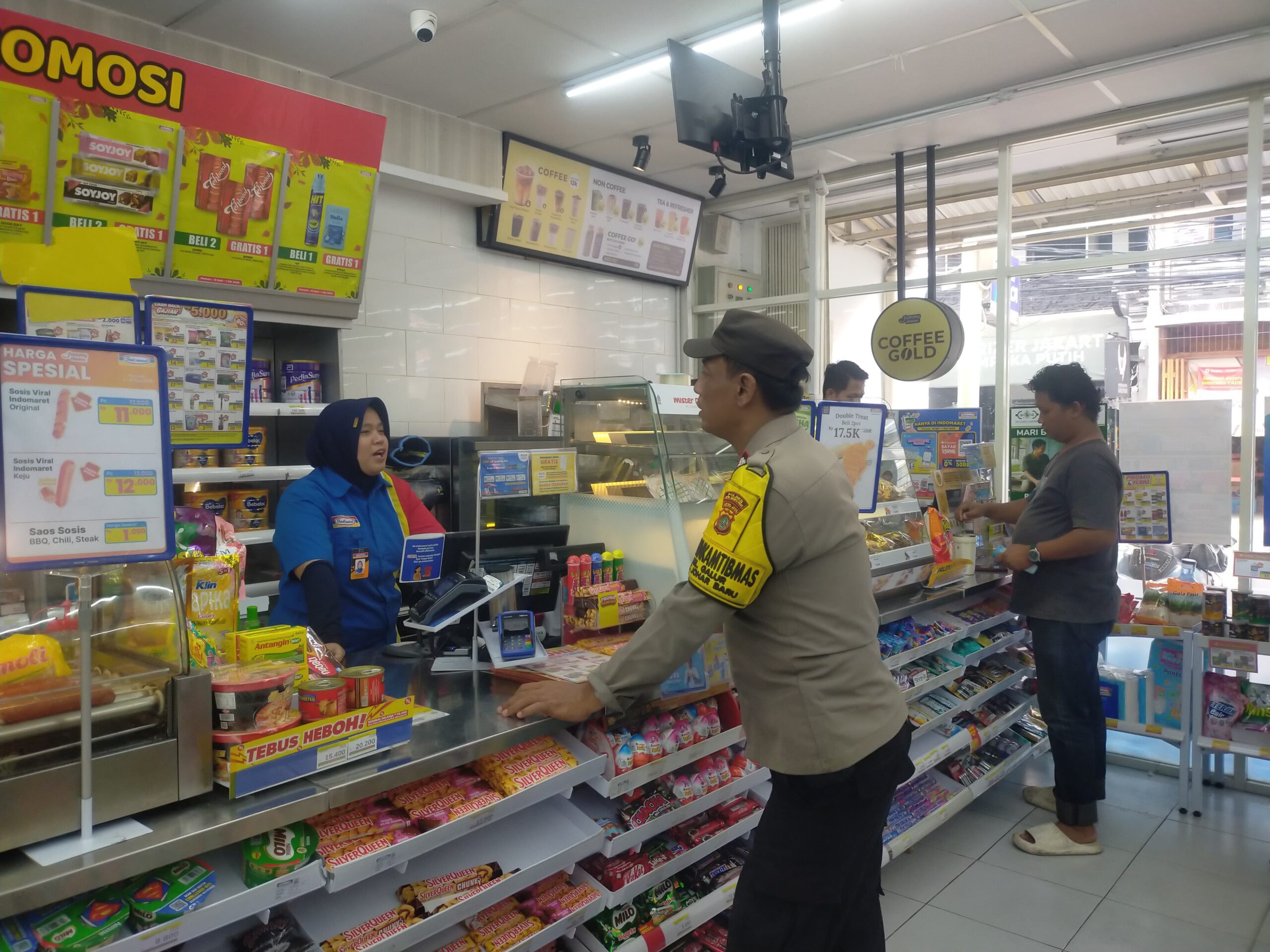 Sambangi Minimarket, Polisi Perkuat Cooling System Jaga Keamanan Wilayah Galur