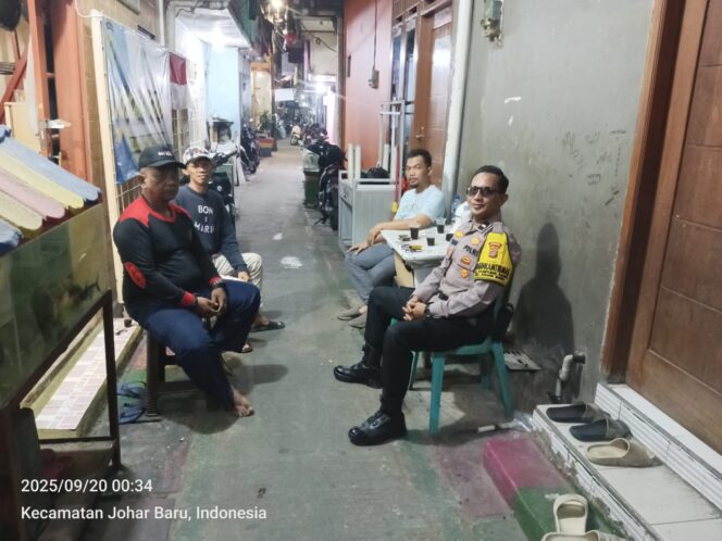 
					Pengamanan Lingkungan Diperkuat, Polisi Sambangi Pos Satkamling RW 06 Kampung Rawa