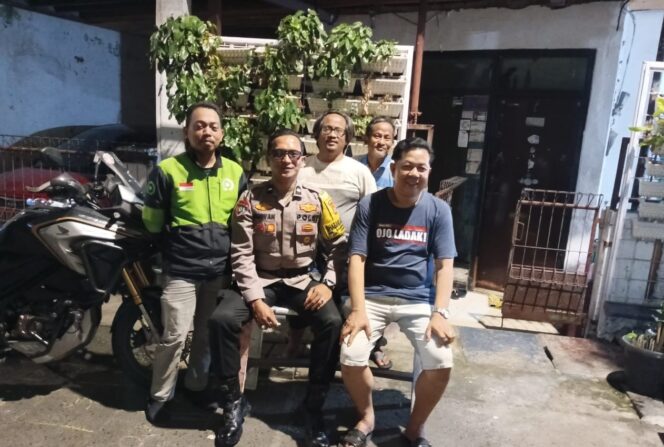 
					Ketuk Pintu Warga di Tengah Malam, Polisi Kampung Rawa Perkuat Benteng Keamanan Lingkungan