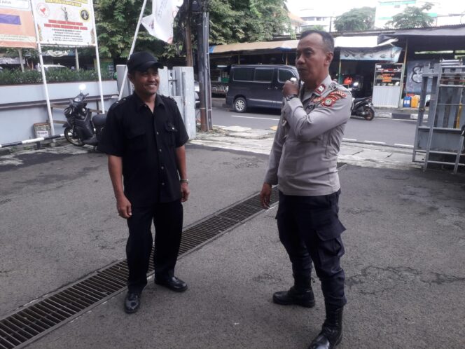 
					Patroli Mobile Unit Samapta Pastikan Keamanan Ibadah di Gereja Kenanga Senen