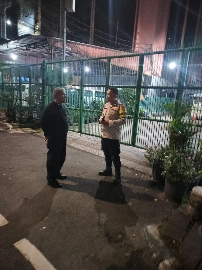 
					Bhabinkamtibmas Duri Pulo Sambangi Pos Kamling, Perkuat Sinergi Jaga Kamtibmas