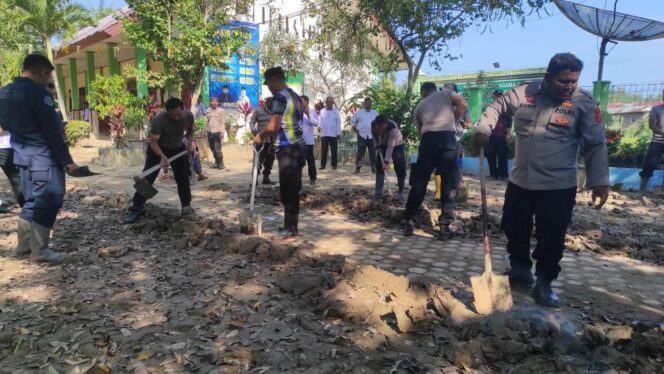 
					Polri Hadir, Rakyat Bangkit Percepat Pemulihan Pascabanjir Bandang di Bireueun Aceh.