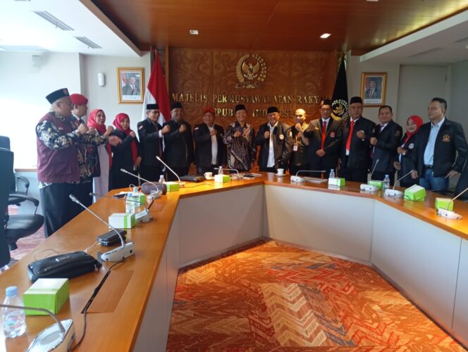 
					Fahira Idris ucapkan selamat Bergabung Wakil Ketua MPR RI DR. H.M Hidayat Nur Wahid, MA sebagai Dewan Pembina FLO Provinsi DKI Jakarta