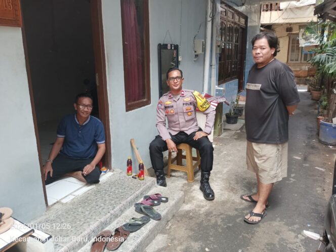 
					Cooling System dan Door to Door, Polisi Sambangi Ketua RT di Kampung Rawa Jaga Kamtibmas