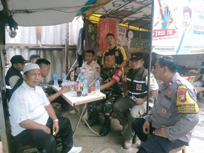 
					Hadir di Tengah Aktivitas Warga, Polri dan Tiga Pilar Perkuat Kamtibmas di Pasar Gardu Asem