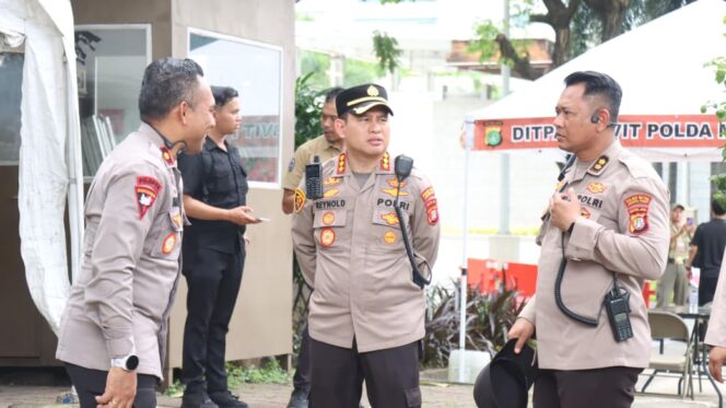 
					1.060 Personel Gabungan Layani Aksi Unjuk Rasa Buruh di Depan Kedubes AS