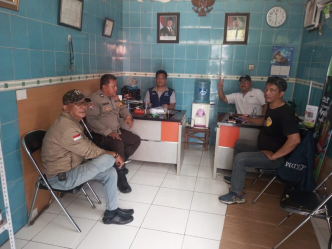 
					Sambang Kamtibmas Karang Anyar, Polisi Dan Warga Perkuat Deteksi Dini