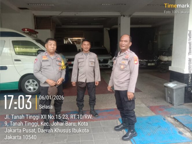 
					Sigap di Jalan, Polisi Bantu Pengendara Alami Serangan Jantung di TL Galur