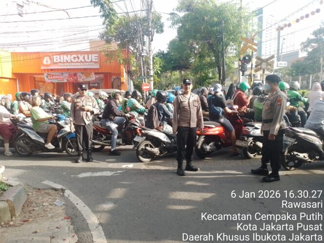 
					Kawal Mobilitas Warga, Polsek Johar Baru Intensifkan Pengaturan Lalu Lintas Sore Hari