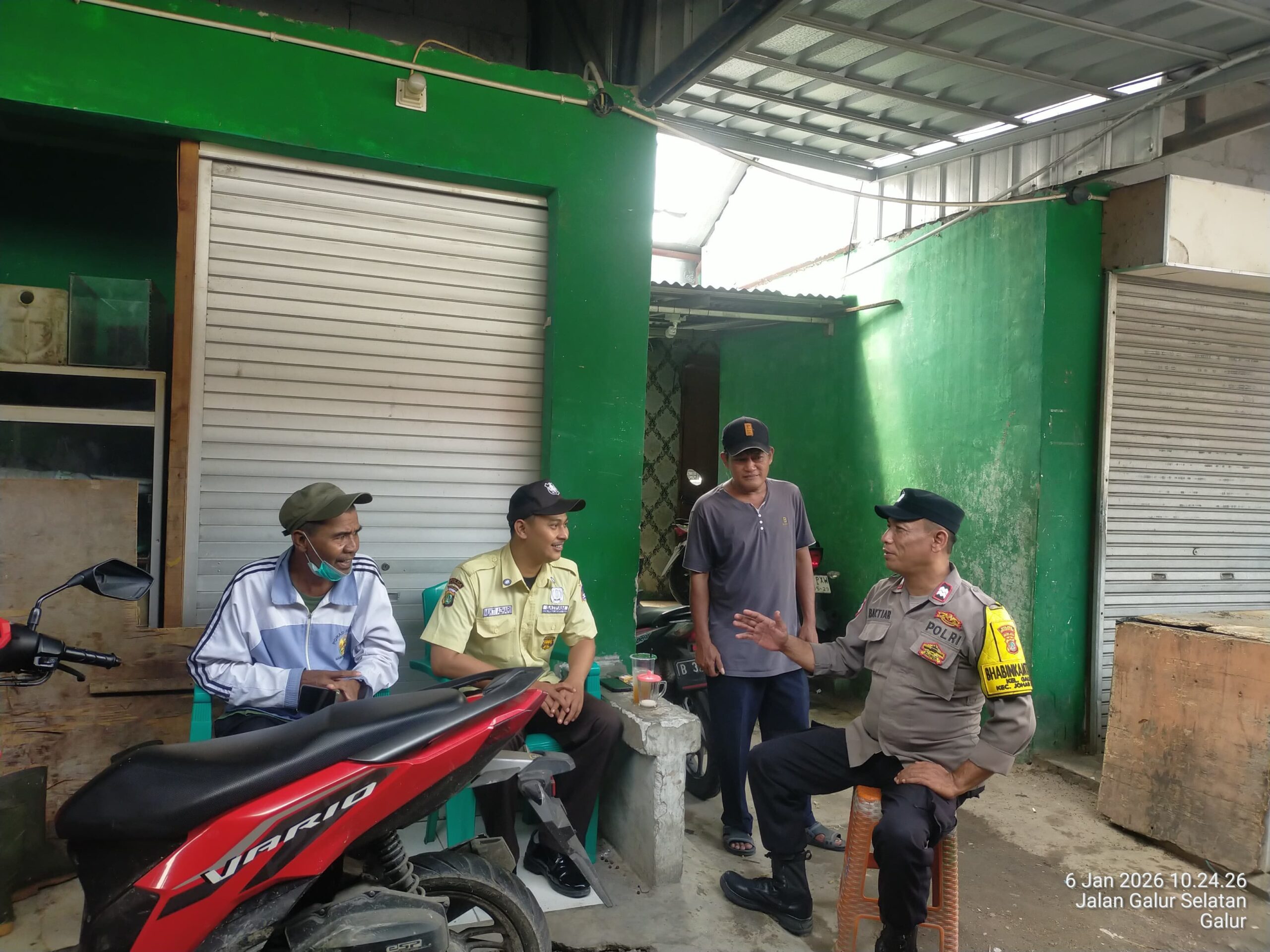 Hadir di Pusat Aktivitas Warga, Polisi Tingkatkan Pengamanan Pasar Gembrong Galur