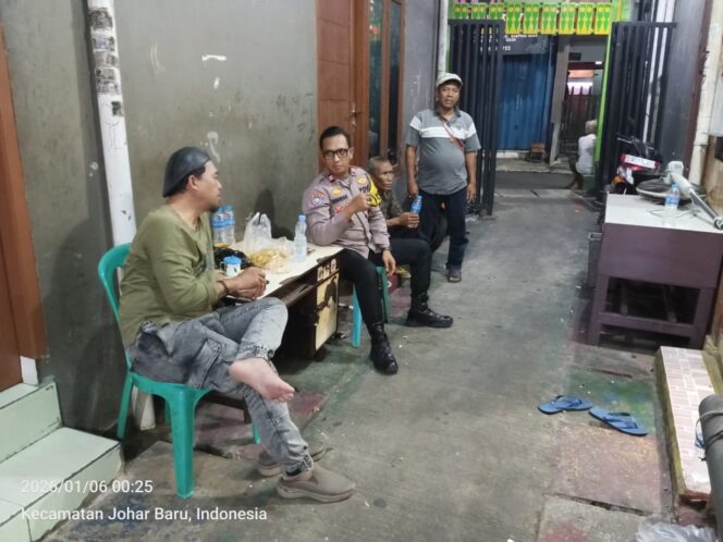 
					Tengah Malam Polisi Sambangi Pos Siskamling RW 06 Kampung Rawa, Keamanan Lingkungan Diperkuat
