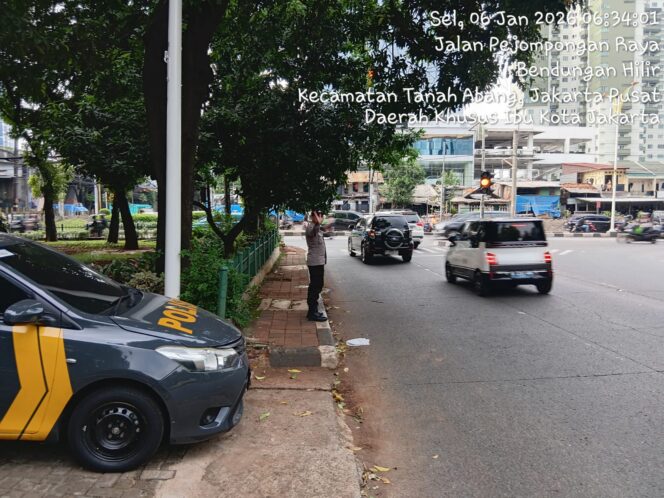 
					Polisi Hadir di TL Pejompongan untuk Jaga Kelancaran dan Keamanan Lalu Lintas