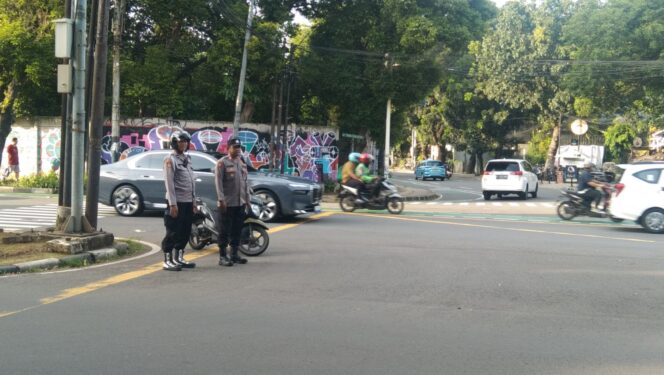 
					Polsubsektor Latuharhari Hadir di Jam Sibuk, Lalin Diponegoro Tetap Mengalir