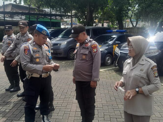 
					Propam Polsek Kemayoran Tegakkan Disiplin Lewat Apel Kembali dan Pengecekan Administrasi Personel