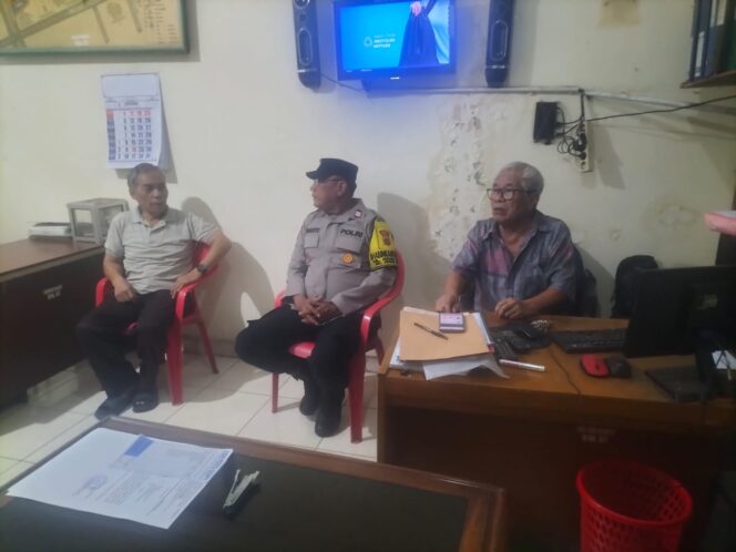 
					Dialog Malam di RW 07, Polisi dan Warga Johar Baru Satukan Langkah Jaga Keamanan Lingkungan