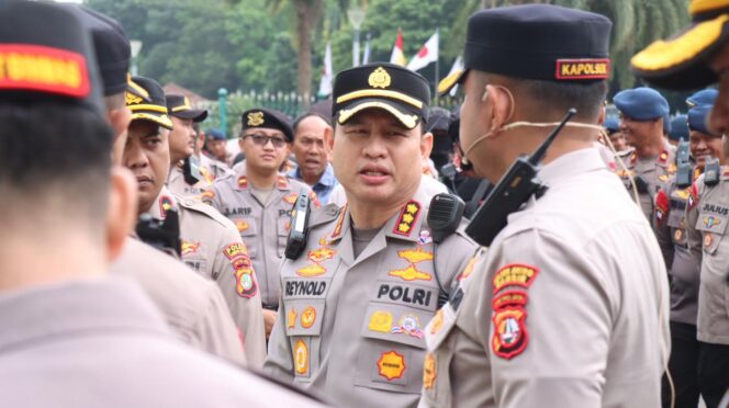 
					1.659 Personel Gabungan Layani Aksi Unjuk Rasa Buruh di Silang Selatan Monas