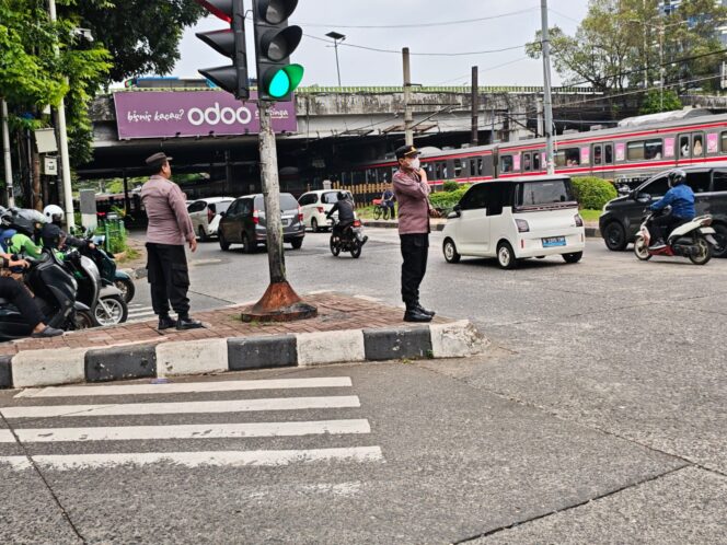 
					Jaga Kelancaran dan Keamanan, Polsek Metro Tanah Abang Gelar Strong Point di TL Pejompongan