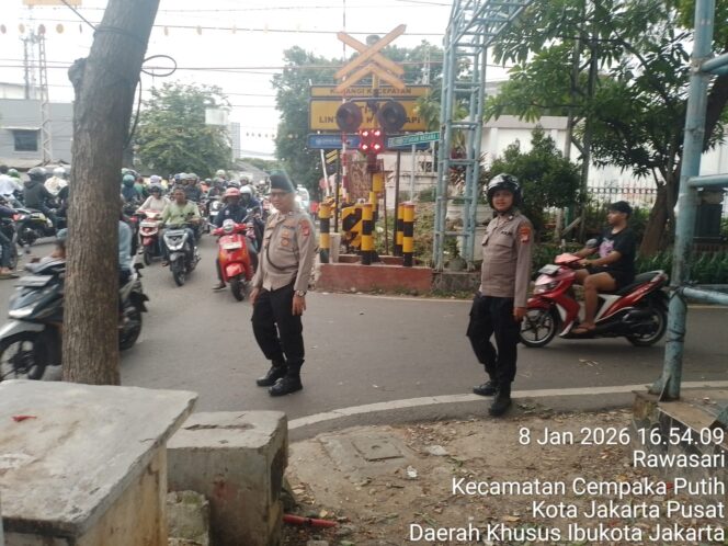 
					Strong Point Pengaturan Lalin Sore Hari, Polsek Johar Baru Jaga Kelancaran Arus Kendaraan
