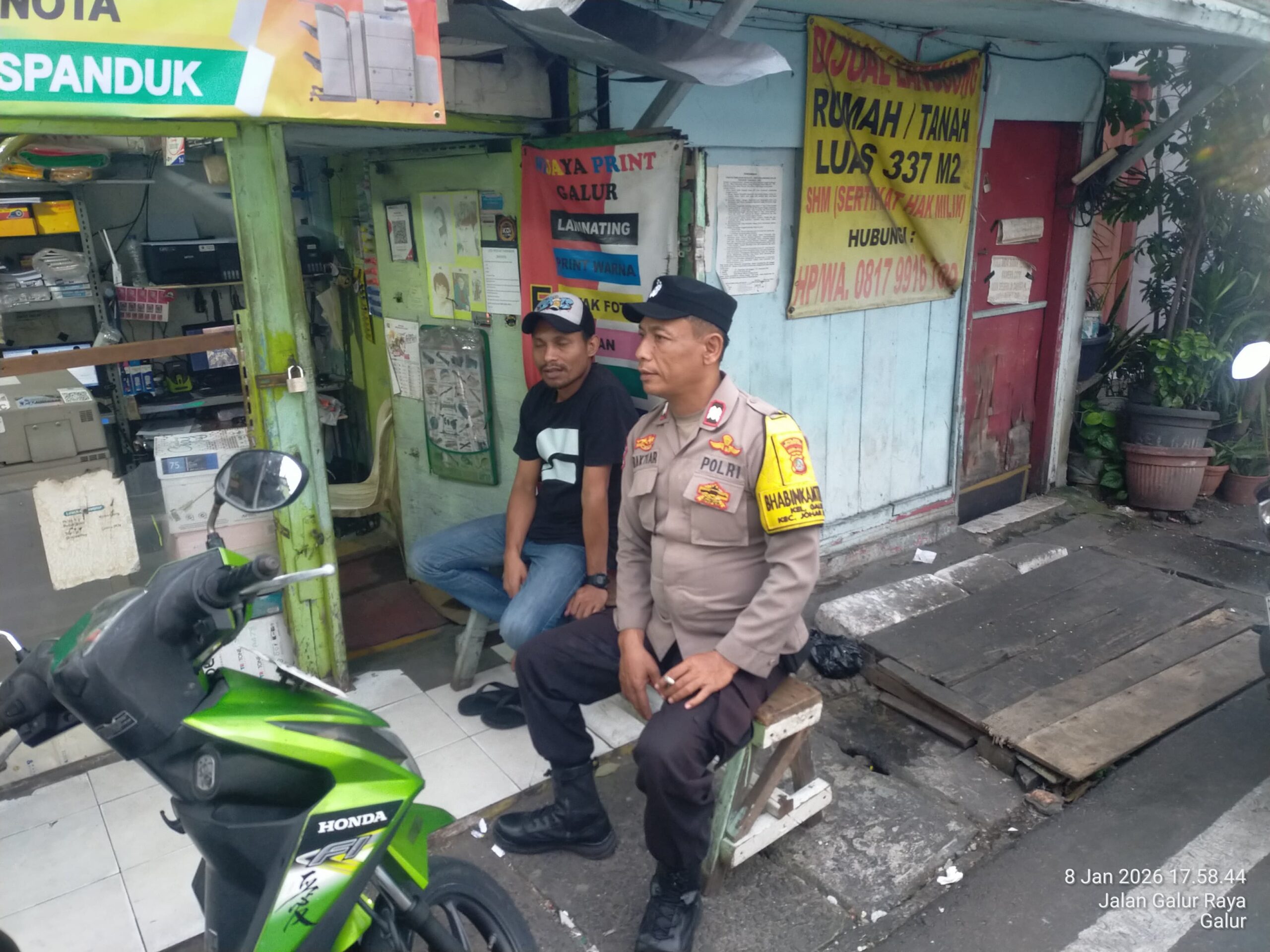 Dekatkan Polisi dengan Warga, Bhabinkamtibmas Galur Lakukan Sambang dan Cooling System