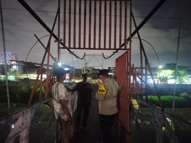 
					Bhabinkamtibmas Duri Pulo Koordinasi Pendirian Pos Pantau di Tanggul RW 09