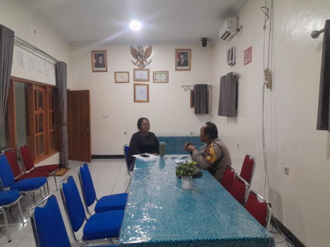
					Bhabinkamtibmas Gambir Sambangi Korban Kejahatan Online, Tunjukkan Kepedulian Polri