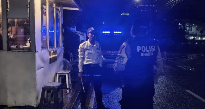 
					Sambang Satkamling, Polisi Ajak Warga Gondangdia Waspada Kejahatan Dini Hari