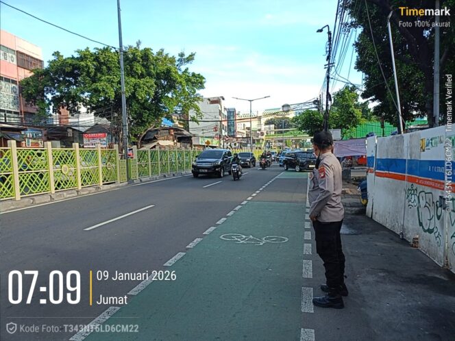 
					Pengaturan Lalu Lintas Pagi Hari oleh Patko 1051 di Pertigaan Jl. H.M. Saleh Ishak