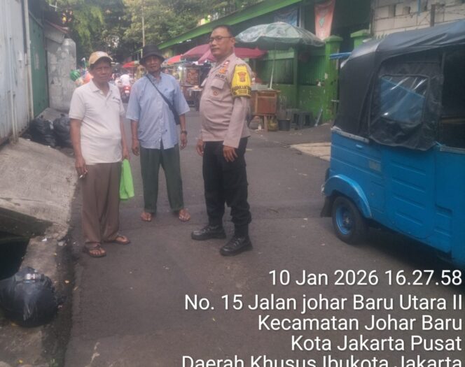 
					Patroli Sore Hari, Bhabinkamtibmas Sambangi Warga RW 03 Johar Baru