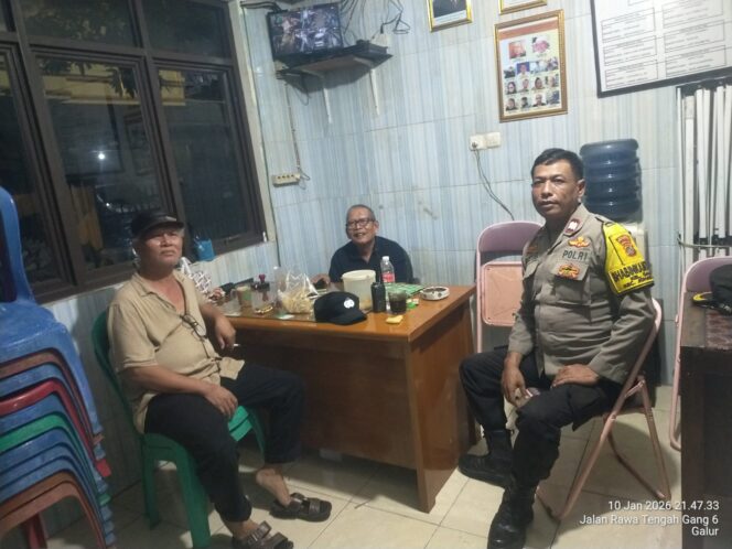 
					Sambang Pos Kamling, Polisi dan Warga Galur Perkuat Keamanan Lingkungan