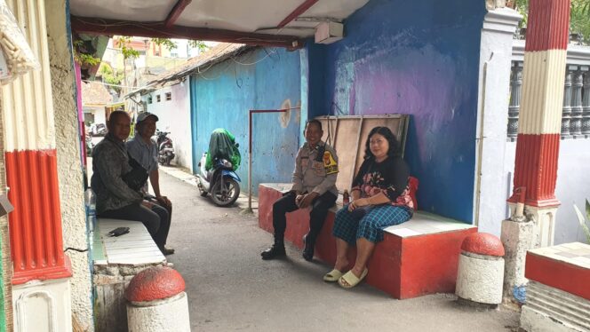 
					Portalisasi Gang Permukiman bersama Bhabinkamtibmas Pasar Baru, Warga Bahas Cegah Curanmor