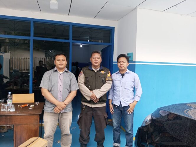 
					Bhabinkamtibmas Sambangi Dapur Makan Bergizi Gratis Karang Anyar, Pastikan Lingkungannya Aman