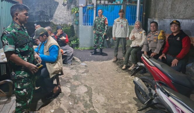 
					Dekatkan Polisi dengan Warga, Bhabinkamtibmas Galur Sambangi Pedagang Kaki Lima