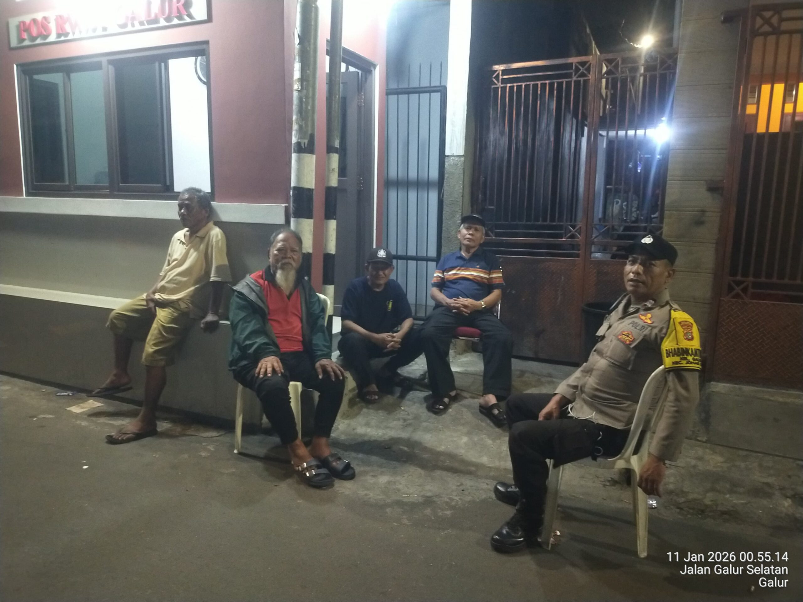 Bhabinkamtibmas Aiptu Baktiat Perkuat Deteksi Dini Kamtibmas melalui Sambang Pos Kamling RW 01 Galur