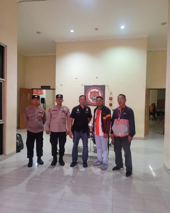 
					Polsek Metro Tanah Abang Monitoring Giat Nonton Bareng Persija vs Persib di GOR Karet Tengsin